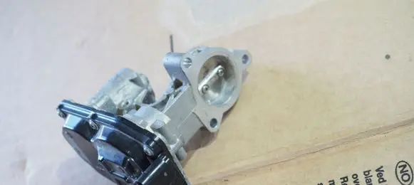 BMW 5 G30 G31 EGR valve 8576810