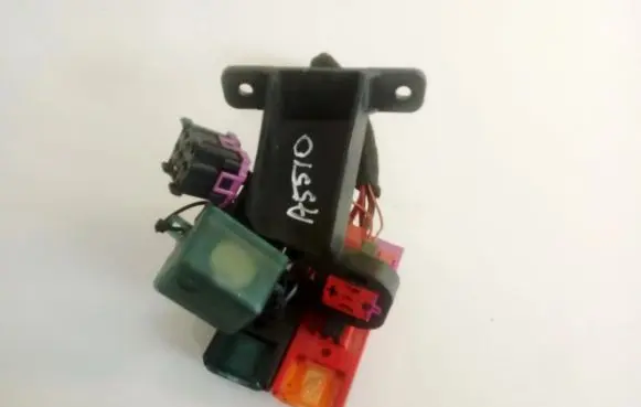 Volkswagen PASSAT B5.5 Fuse box set 4b1937503