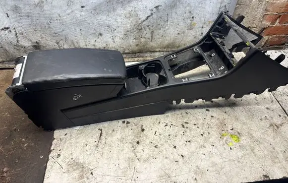 Volkswagen PASSAT B6 Center console 3C0864207