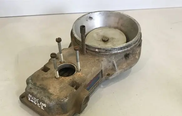 Audi 100 200 5000 C2 Fuel distributor 0438120044 035133353