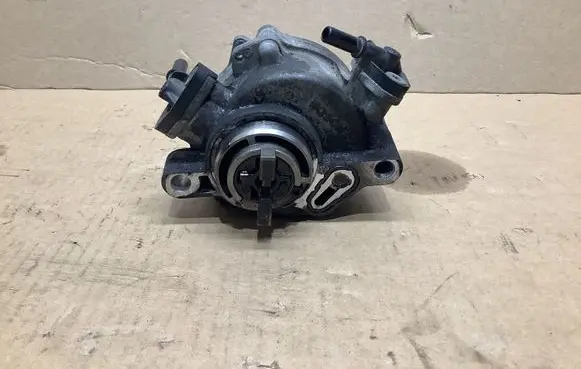 Ford Fiesta Vacuum pump 9684786780
