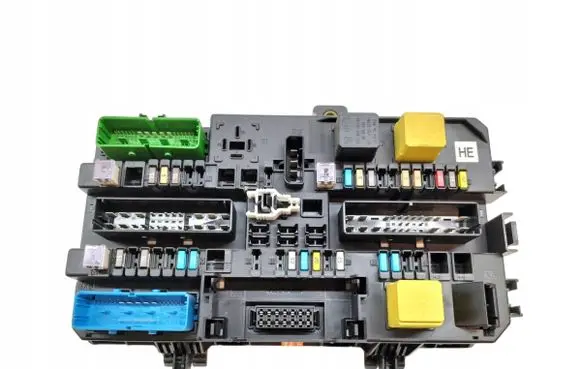 Opel Zafira B Fuse box set 13206757