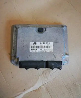 Volkswagen PASSAT B5 Engine control unit/module 038906018P 0281001720