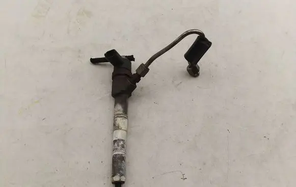 Opel Insignia A Fuel injector 0445110327