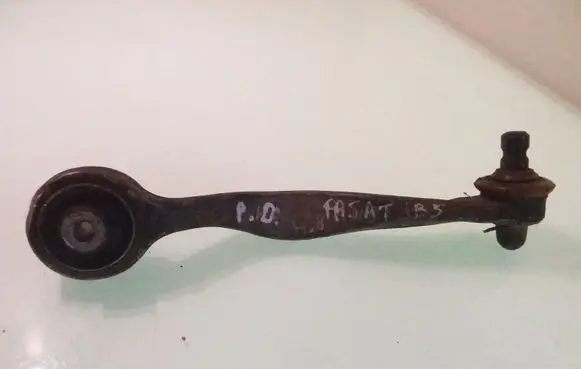 Volkswagen PASSAT B5 Front lower control arm/wishbone