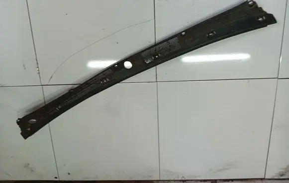 Opel Frontera B Wiper trim