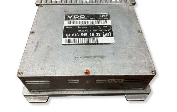 Mercedes-Benz E W124 Engine control unit/module ECU 0165451932
