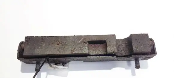 Volvo V70 Engine mount bracket