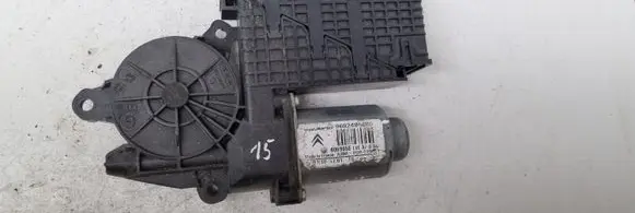 Citroen C4 I Picasso Front door window regulator motor 9682495680