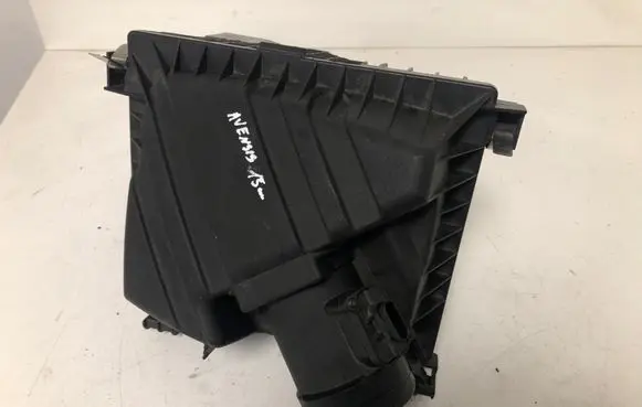 Toyota Avensis T270 Air filter box 3465454