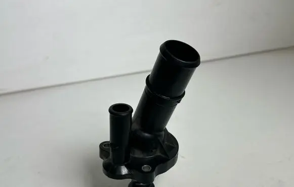 Ford Mustang VI Thermostat/thermostat housing FR3EBA