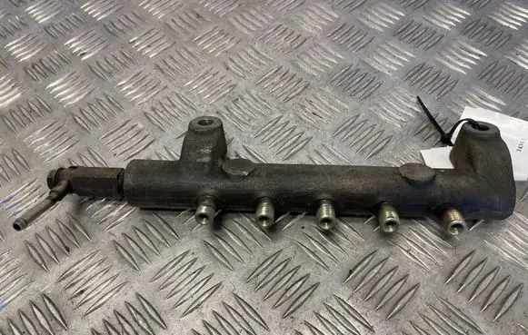 Nissan X-Trail T30 Fuel main line pipe