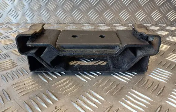 Suzuki Grand Vitara II Gearbox mount J0513