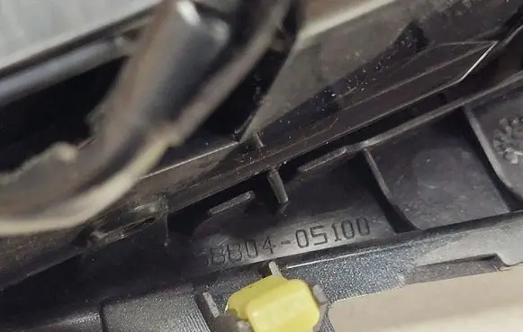 Toyota Avensis T270 Ashtray (front)