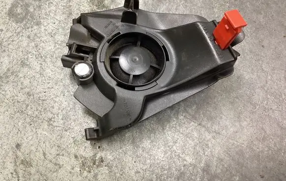 Volvo XC70 Front door speaker 8633993 05W24