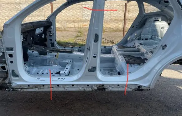 Mercedes-Benz EQC Pillar (middle) 