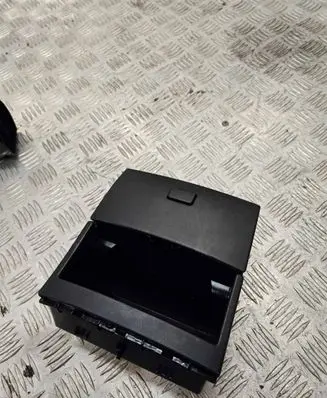 Glove box