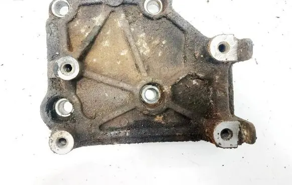 Hyundai Santa Fe Engine mounting bracket