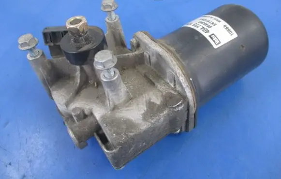 Volvo S60 Front wiper linkage and motor 8648343