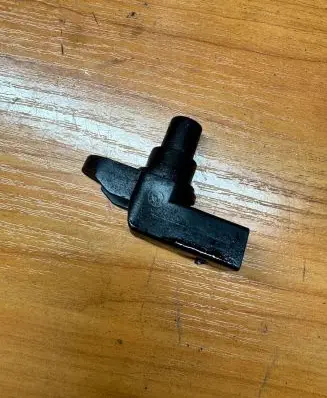 BMW 5 E39 Camshaft position sensor 2249320 07200411411 602163