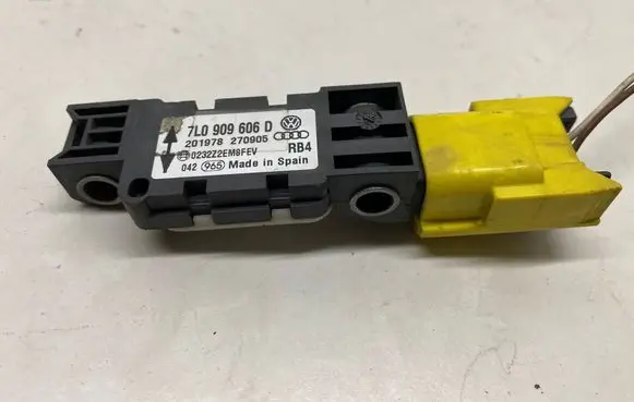 Volkswagen Touareg I Airbag deployment crash/impact sensor 7L0909606D