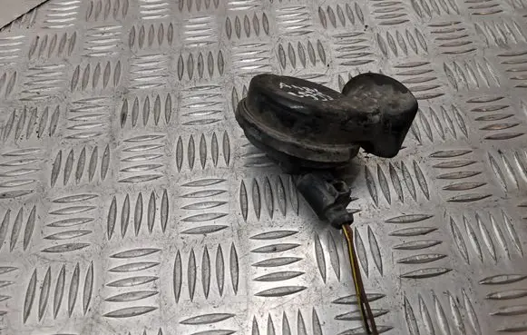 Audi A4 S4 B6 8E 8H Horn signal 8E0951223