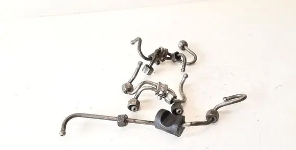 BMW 1 E81 E87 Fuel injector supply line/pipe 