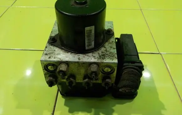 Volkswagen Golf IV ABS Pump 22973924 RP12