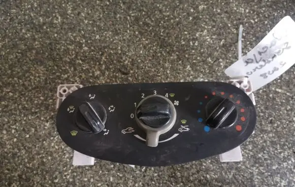 Dacia Sandero Climate control unit T1001640A