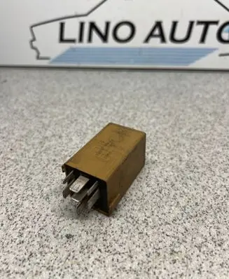 BMW 3 E46 Window wiper relay 8384505