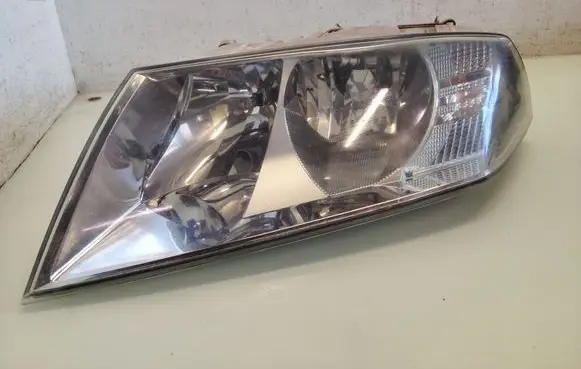 Skoda Octavia Mk2 (1Z) Headlight/headlamp 