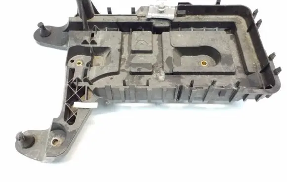 Volkswagen Jetta VI Battery tray 1K0915333