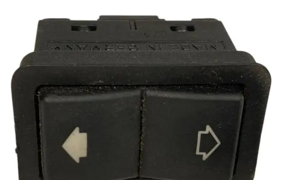 BMW 5 E39 Electric window control switch 8368974