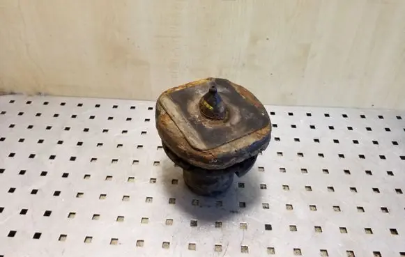 Volvo XC70 Coil spring/strut mount 