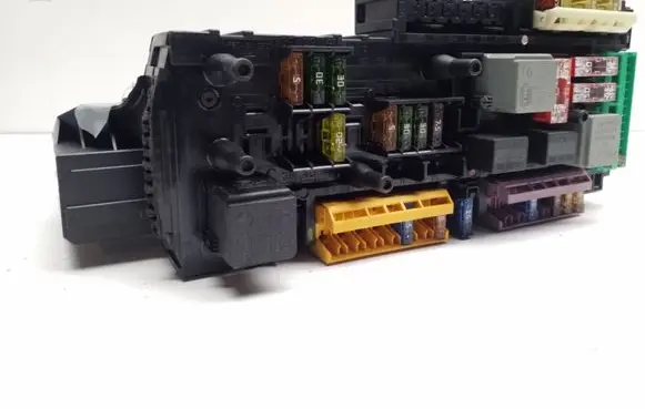 Mercedes-Benz E W212 Fuse module a2129000004