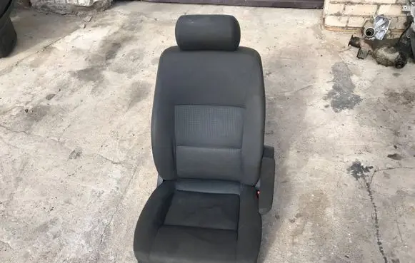 Volkswagen Multivan T5 Front passenger seat 7H0881303E