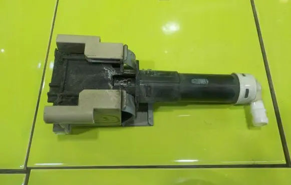 Suzuki SX4 Headlight washer pump EH66518H4
