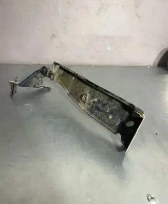 Audi A4 S4 B8 8K Fender mounting bracket 8K0821136B