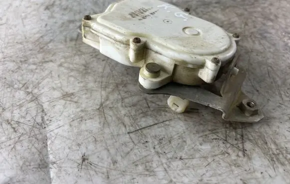Mitsubishi Pajero Sport I Central locking motor Mr432147