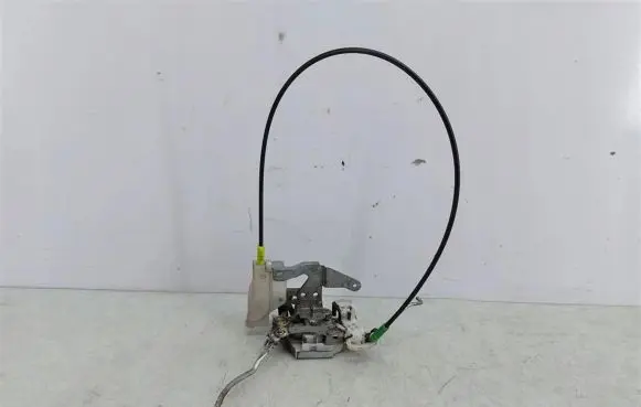 Peugeot 107 Front door lock