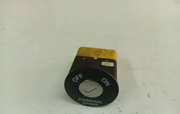 KIA Ceed Passenger airbag on/off switch