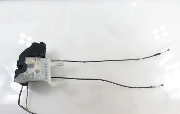 Hyundai Tucson JM Front door lock 