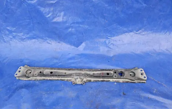 Toyota Prius (XW50) Radiator mount bracket 