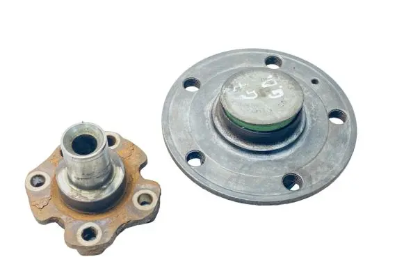Volkswagen Golf VII Rear wheel hub 5Q0501117 8V0598611A