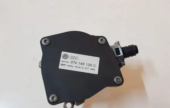 Volkswagen Jetta VI Vacuum pump 07K145100C 200300048