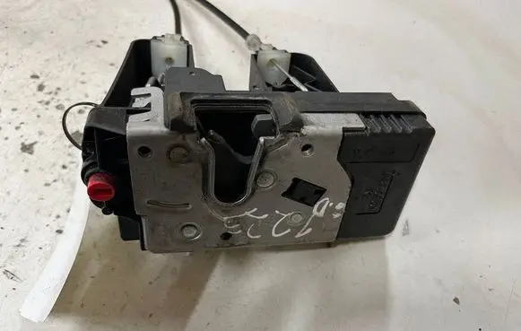 Opel Vectra C Rear door lock 13210761