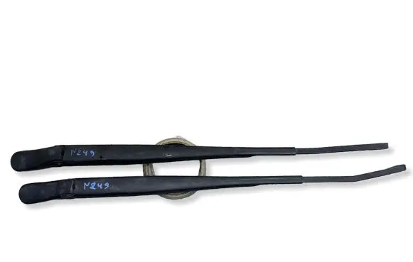 Ford F150 Front wiper blade arm 89813596