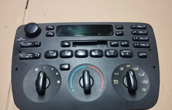 Ford Taurus Radio/CD/DVD/GPS head unit YF1F18C858BE
