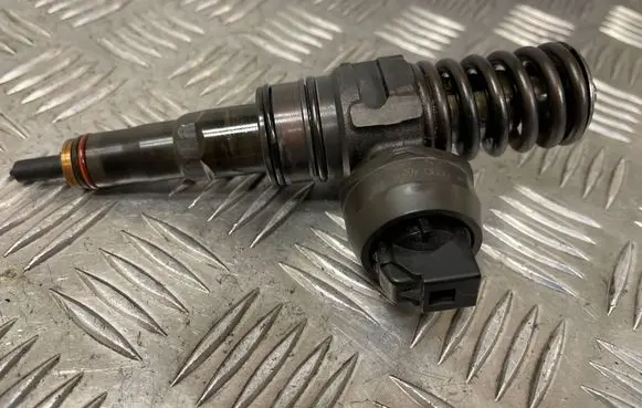 Skoda Superb B5 (3U) Fuel injector 038130073BA