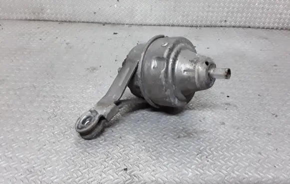 Mini One - Cooper R50 - 53 Engine mount bracket